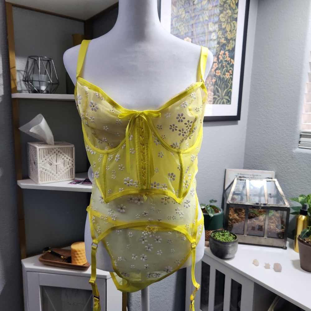 Savage Fenty Yellow Daisy Lingerie Set